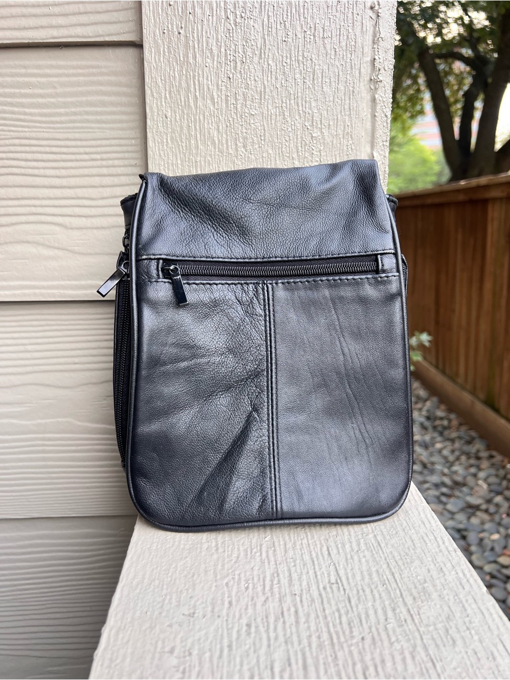 Buxton Genuine Leather Crossbody Organizer Travel Bag Black Multi Pocket Purse